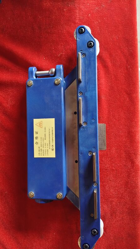 AC 380-690V Rated Operate Voltage Waterproof Sliding Electrical Line 5P Number of Poles Durable for Industrial Applications